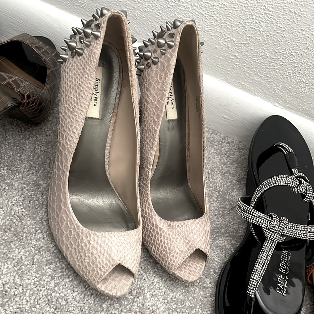 Simply Vera Wang. Size 8.5